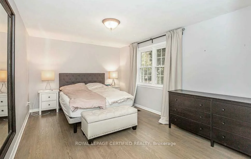 1466, Seagram, 1017 - SW Southwest, Oakville