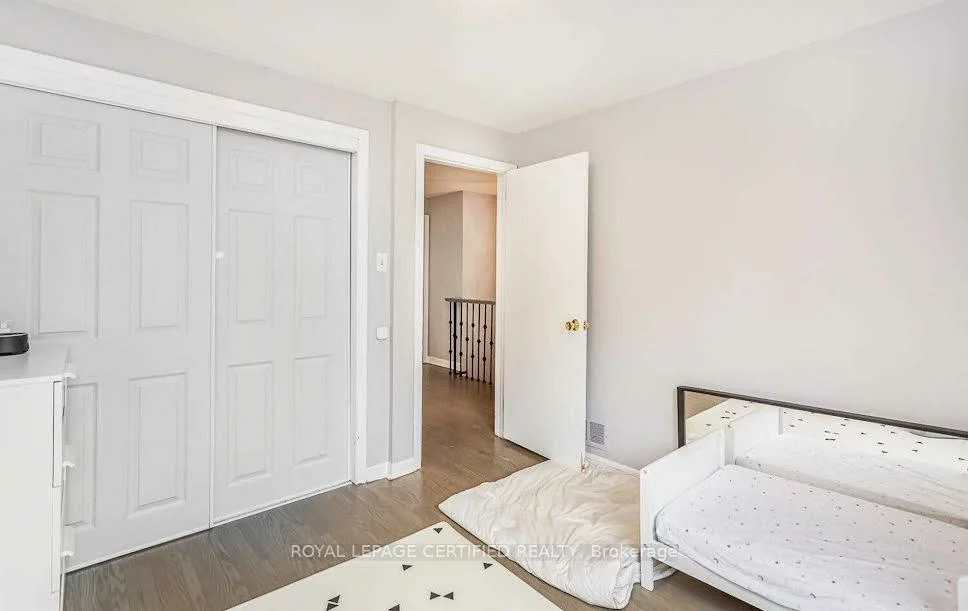 1466, Seagram, 1017 - SW Southwest, Oakville