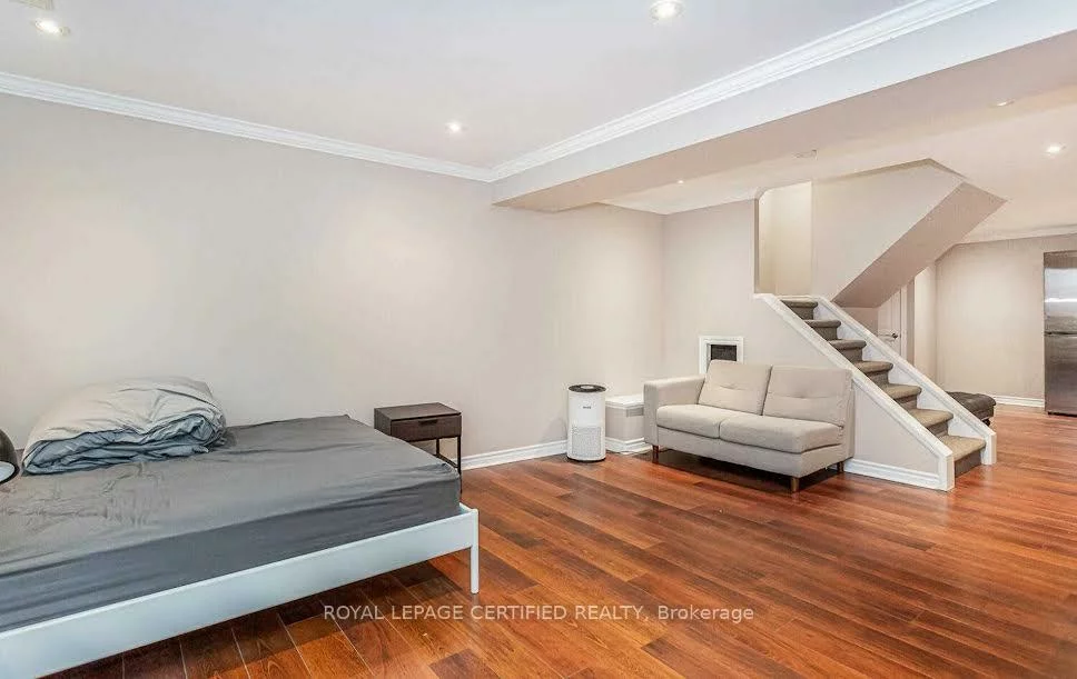 1466, Seagram, 1017 - SW Southwest, Oakville