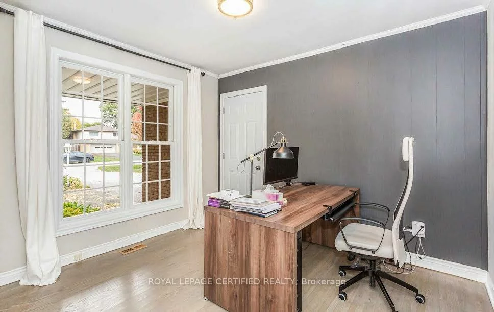 1466, Seagram, 1017 - SW Southwest, Oakville