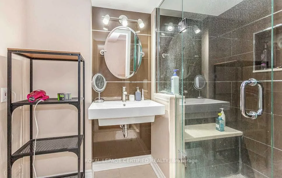 1466, Seagram, 1017 - SW Southwest, Oakville