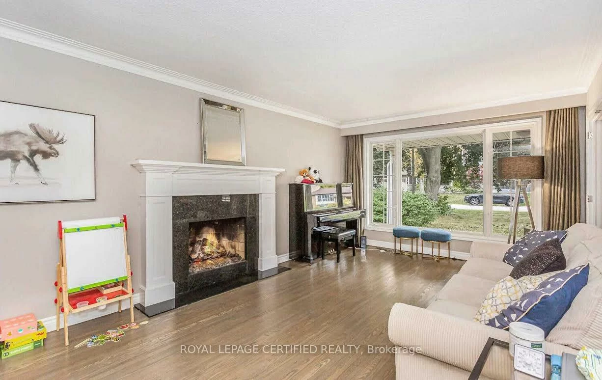 1466, Seagram, 1017 - SW Southwest, Oakville