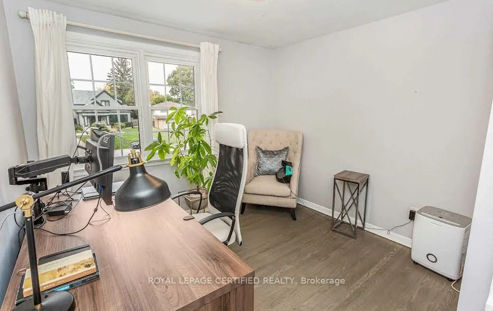 1466, Seagram, 1017 - SW Southwest, Oakville