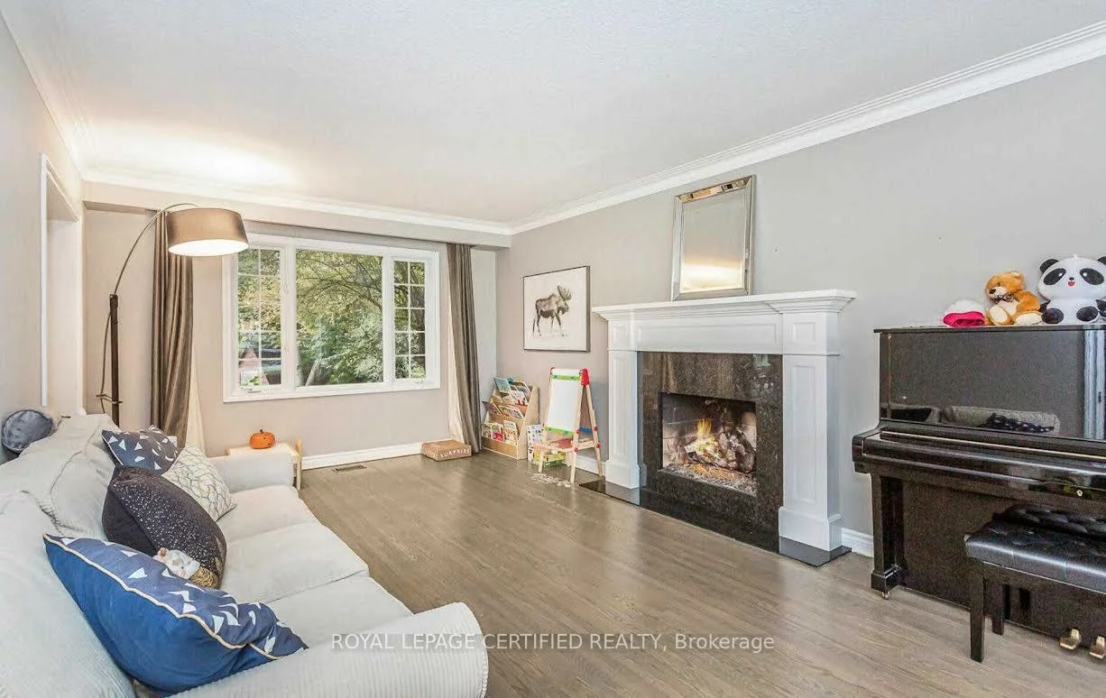 1466, Seagram, 1017 - SW Southwest, Oakville