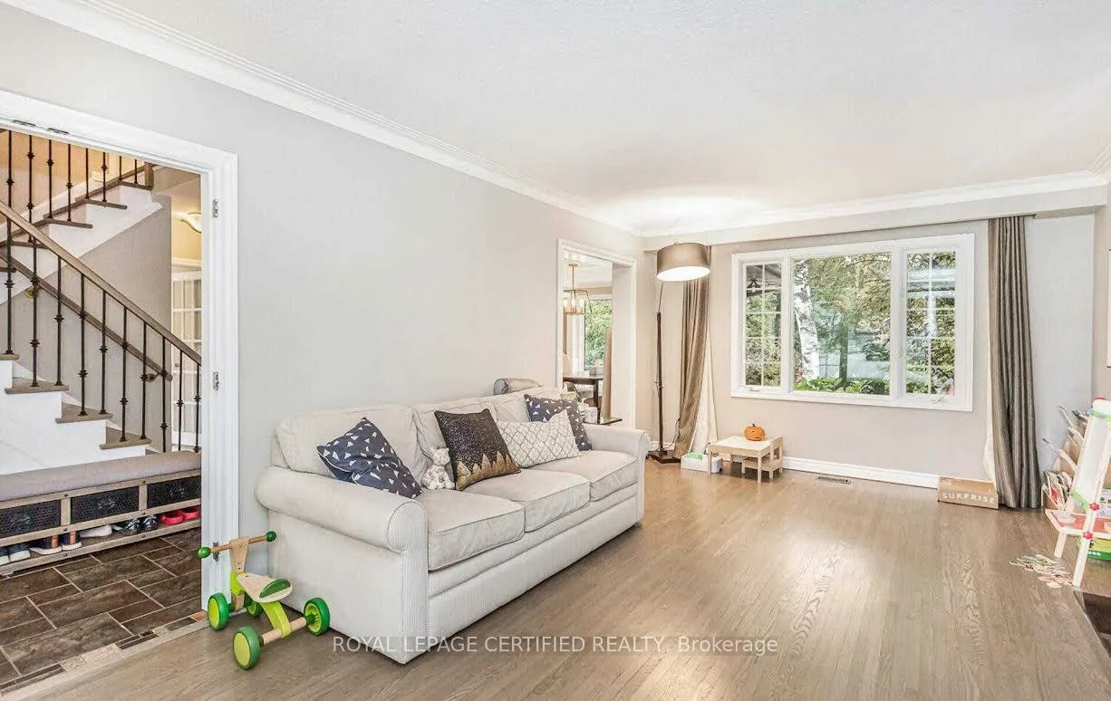 1466, Seagram, 1017 - SW Southwest, Oakville