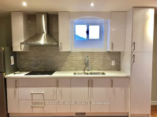 1088, Pearson, 1003 - CP College Park, Oakville