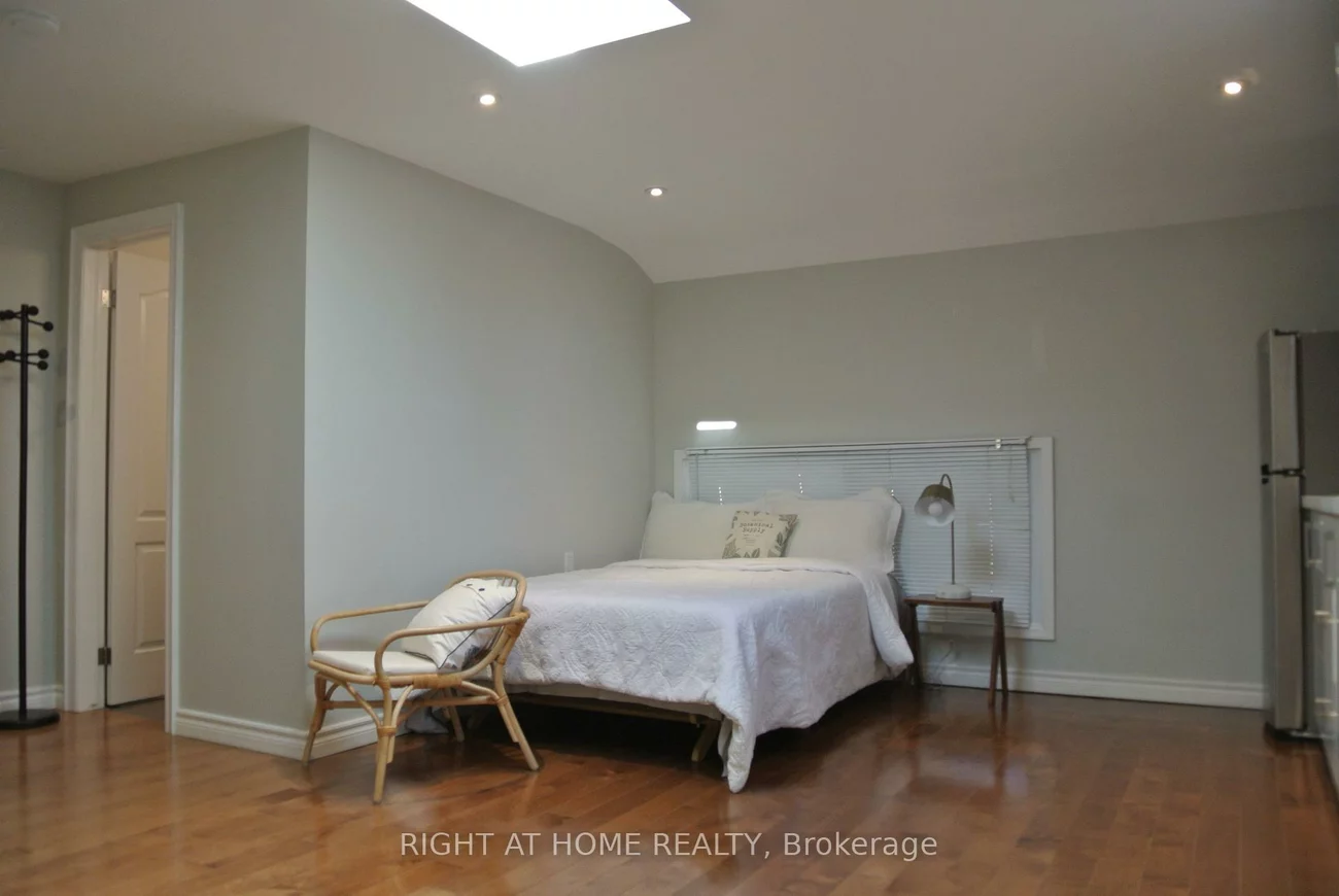 1088, Pearson, 1003 - CP College Park, Oakville