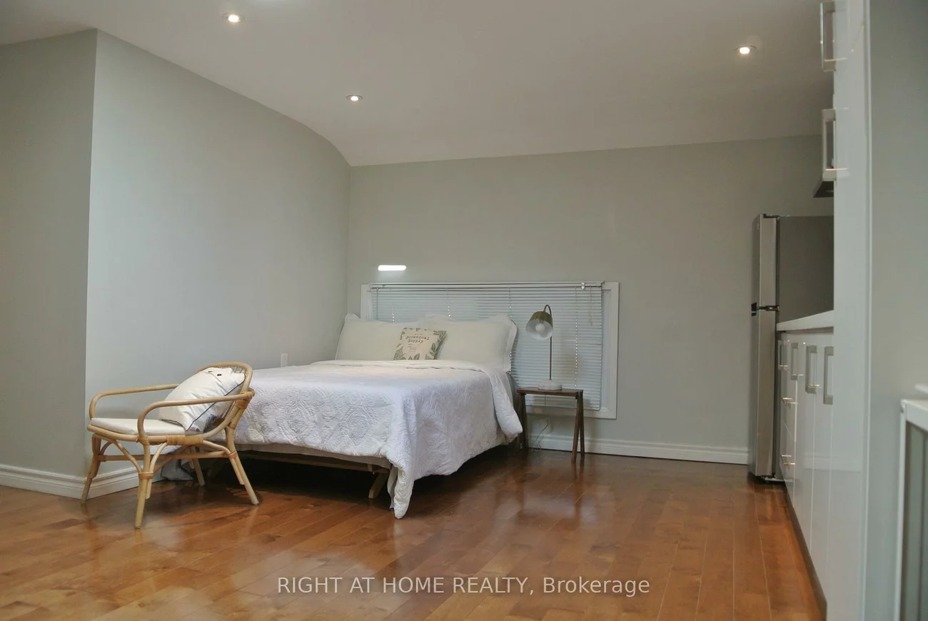 1088, Pearson, 1003 - CP College Park, Oakville