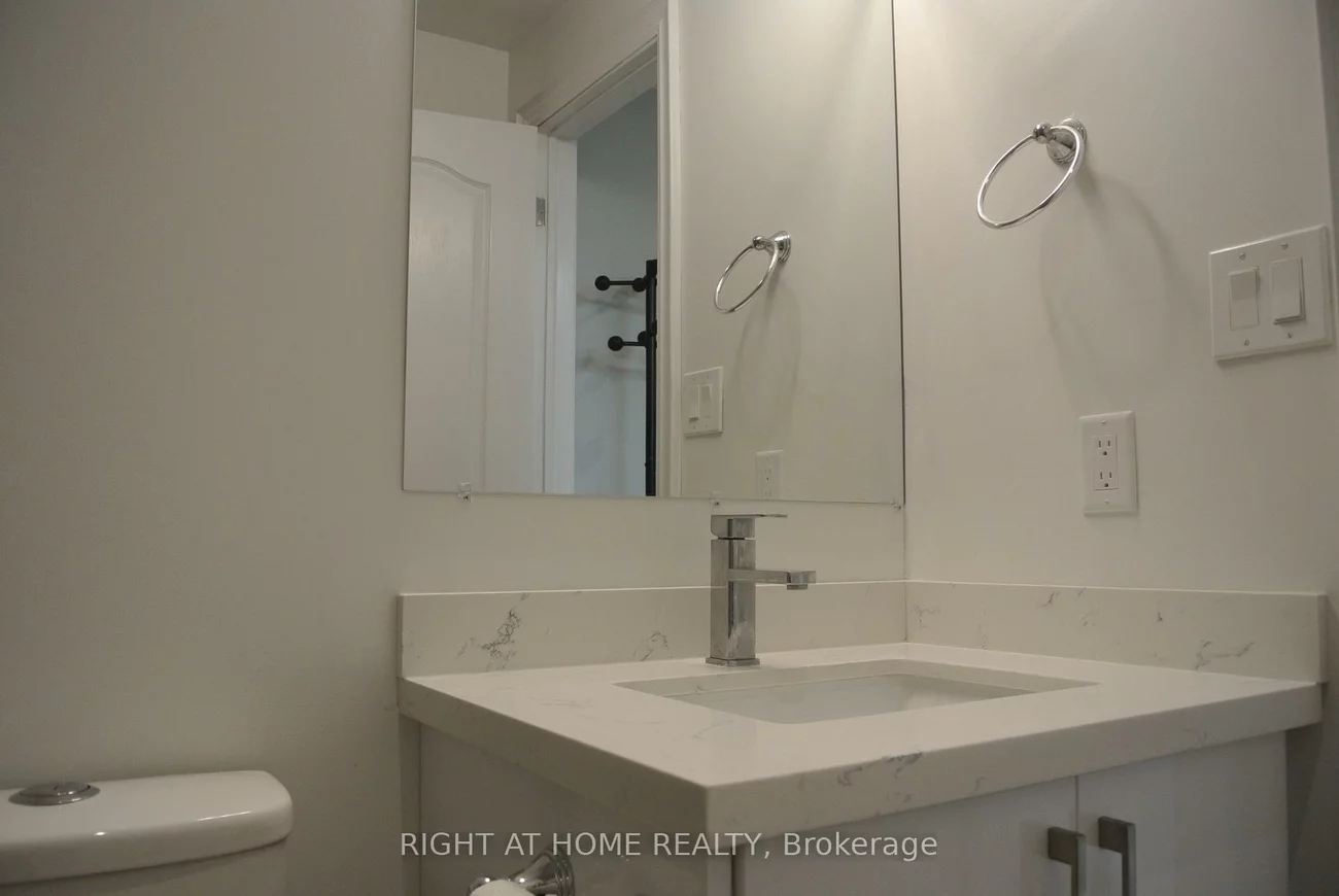 1088, Pearson, 1003 - CP College Park, Oakville