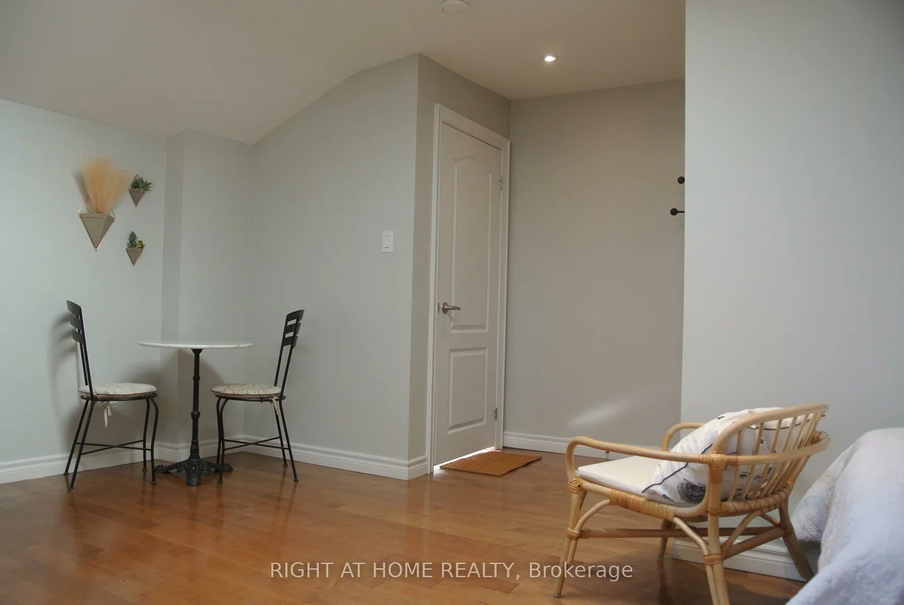 1088, Pearson, 1003 - CP College Park, Oakville