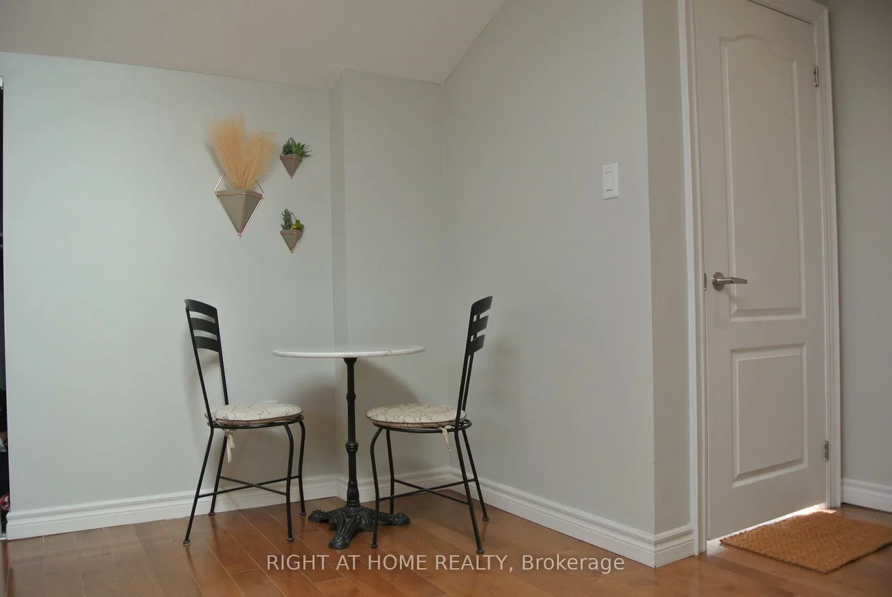 1088, Pearson, 1003 - CP College Park, Oakville