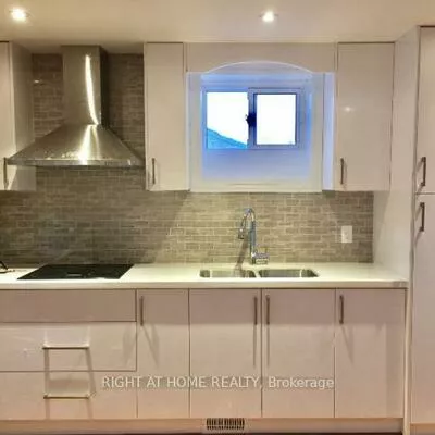 1088, Pearson, 1003 - CP College Park, Oakville