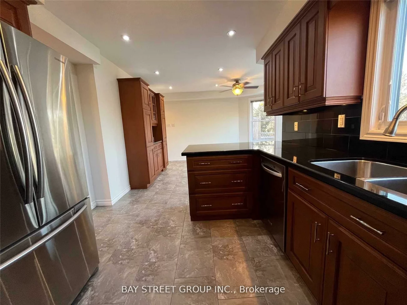 342, Carrier, 1015 - RO River Oaks, Oakville