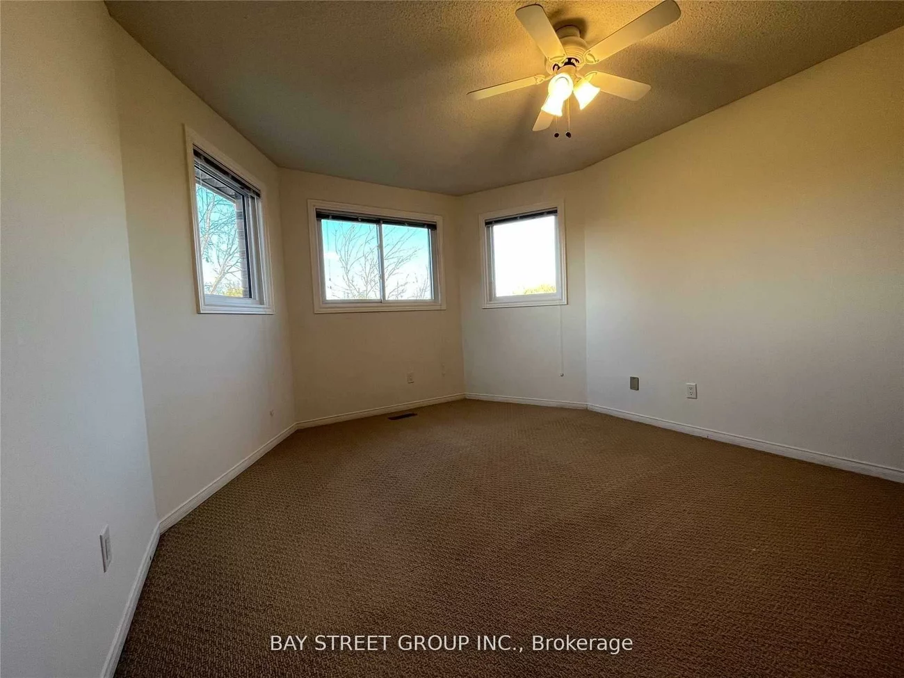 342, Carrier, 1015 - RO River Oaks, Oakville