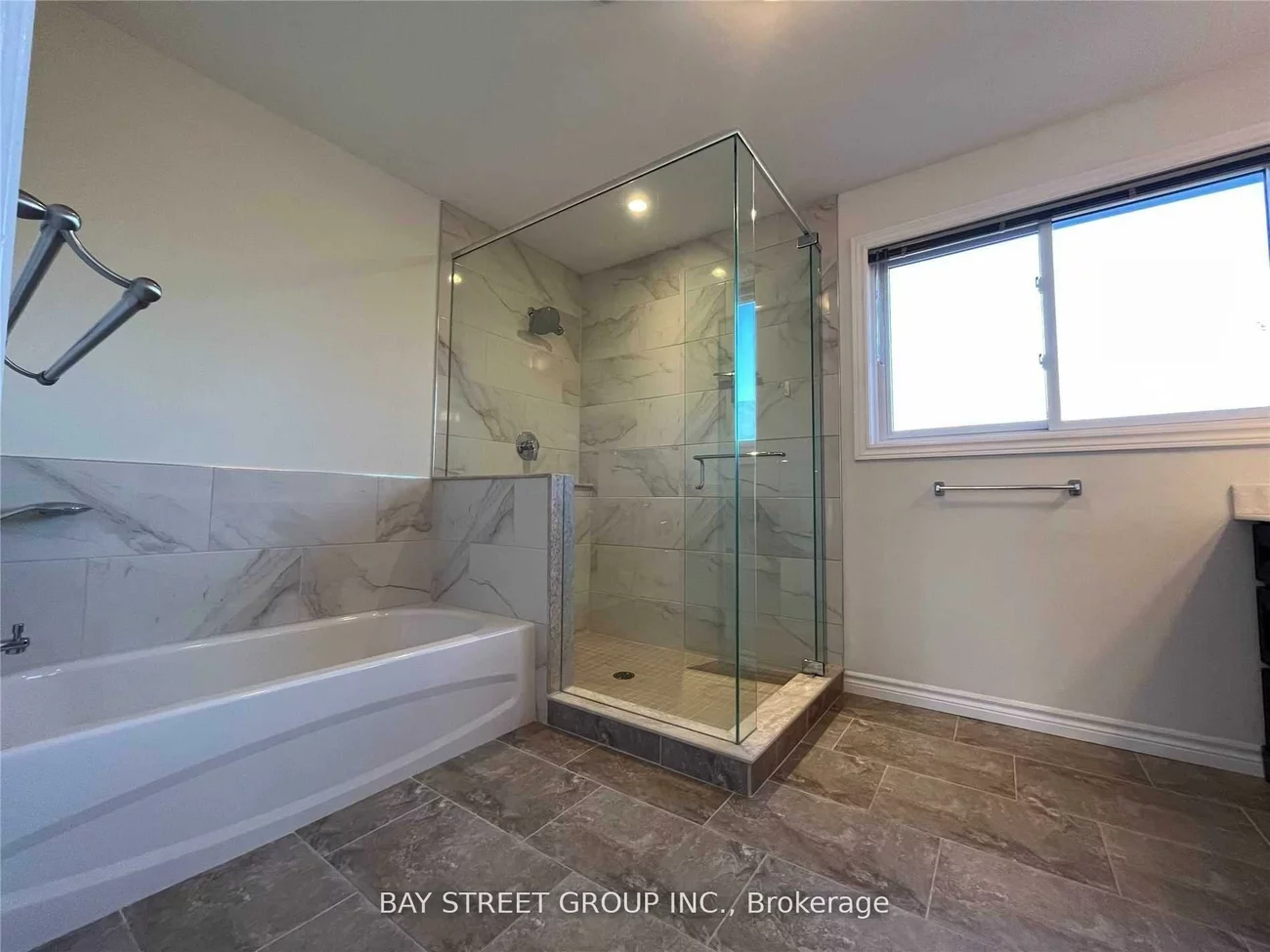 342, Carrier, 1015 - RO River Oaks, Oakville