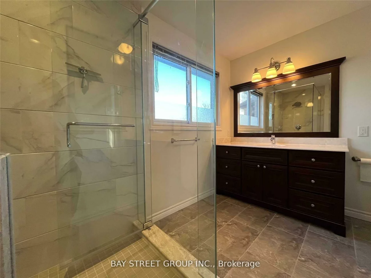 342, Carrier, 1015 - RO River Oaks, Oakville