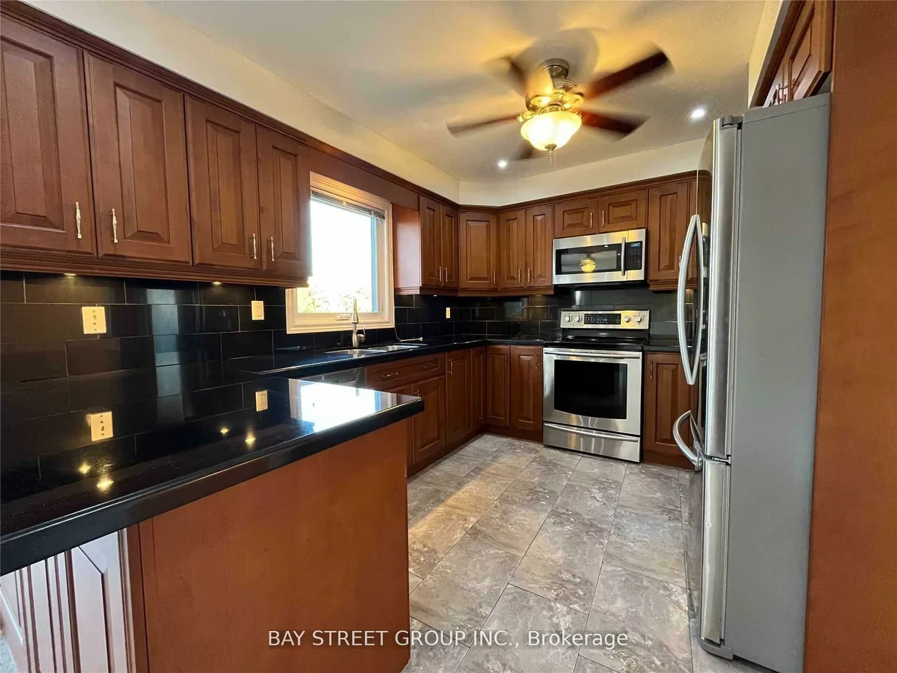 342, Carrier, 1015 - RO River Oaks, Oakville