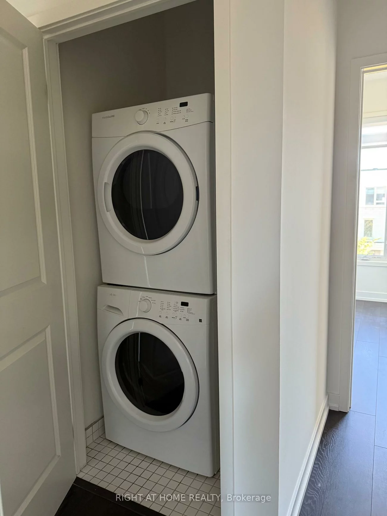 3094, Ernest Applebe, 1008 - GO Glenorchy, Oakville