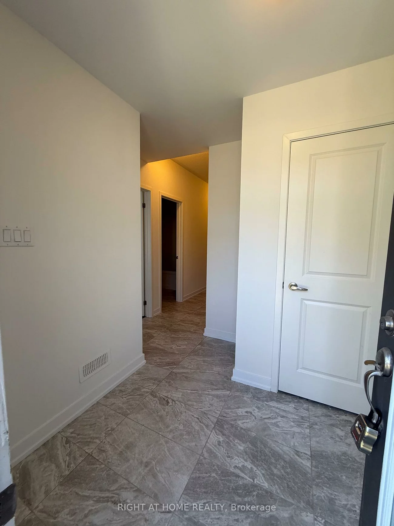 3094, Ernest Applebe, 1008 - GO Glenorchy, Oakville