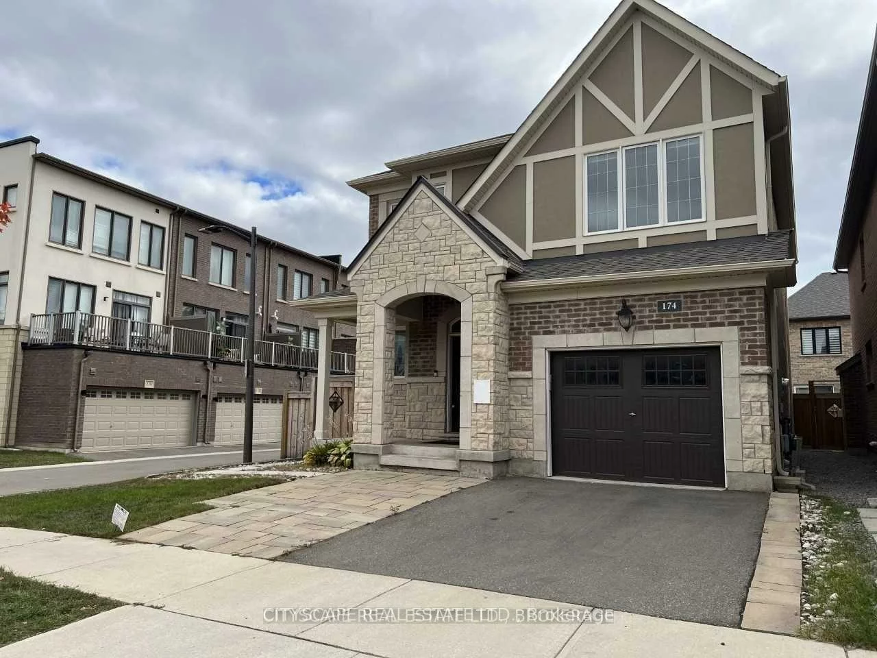 174, Fowley, 1008 - GO Glenorchy, Oakville