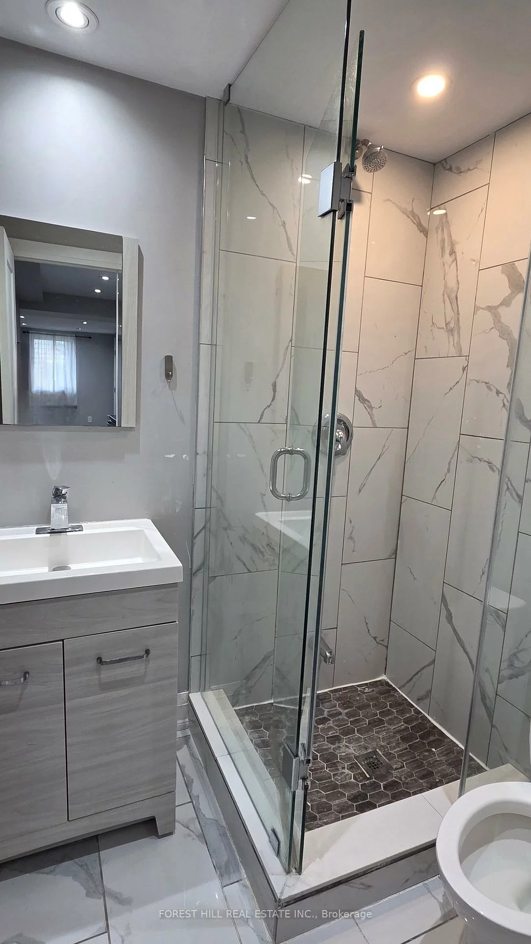 181, North Service, 1003 - CP College Park, Oakville