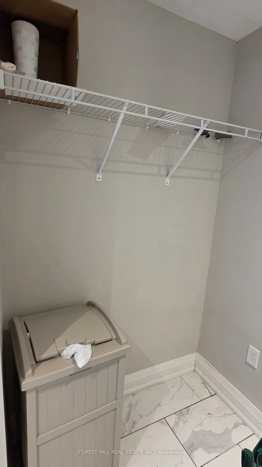 181, North Service, 1003 - CP College Park, Oakville