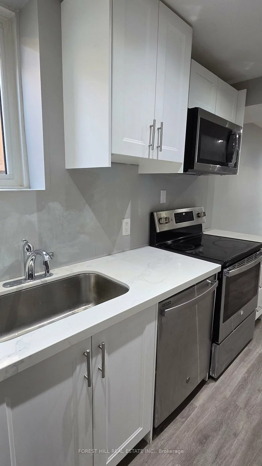 181, North Service, 1003 - CP College Park, Oakville