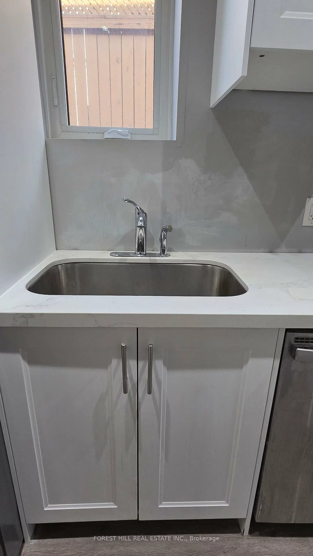 181, North Service, 1003 - CP College Park, Oakville