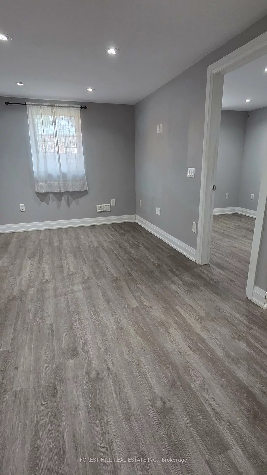 181, North Service, 1003 - CP College Park, Oakville