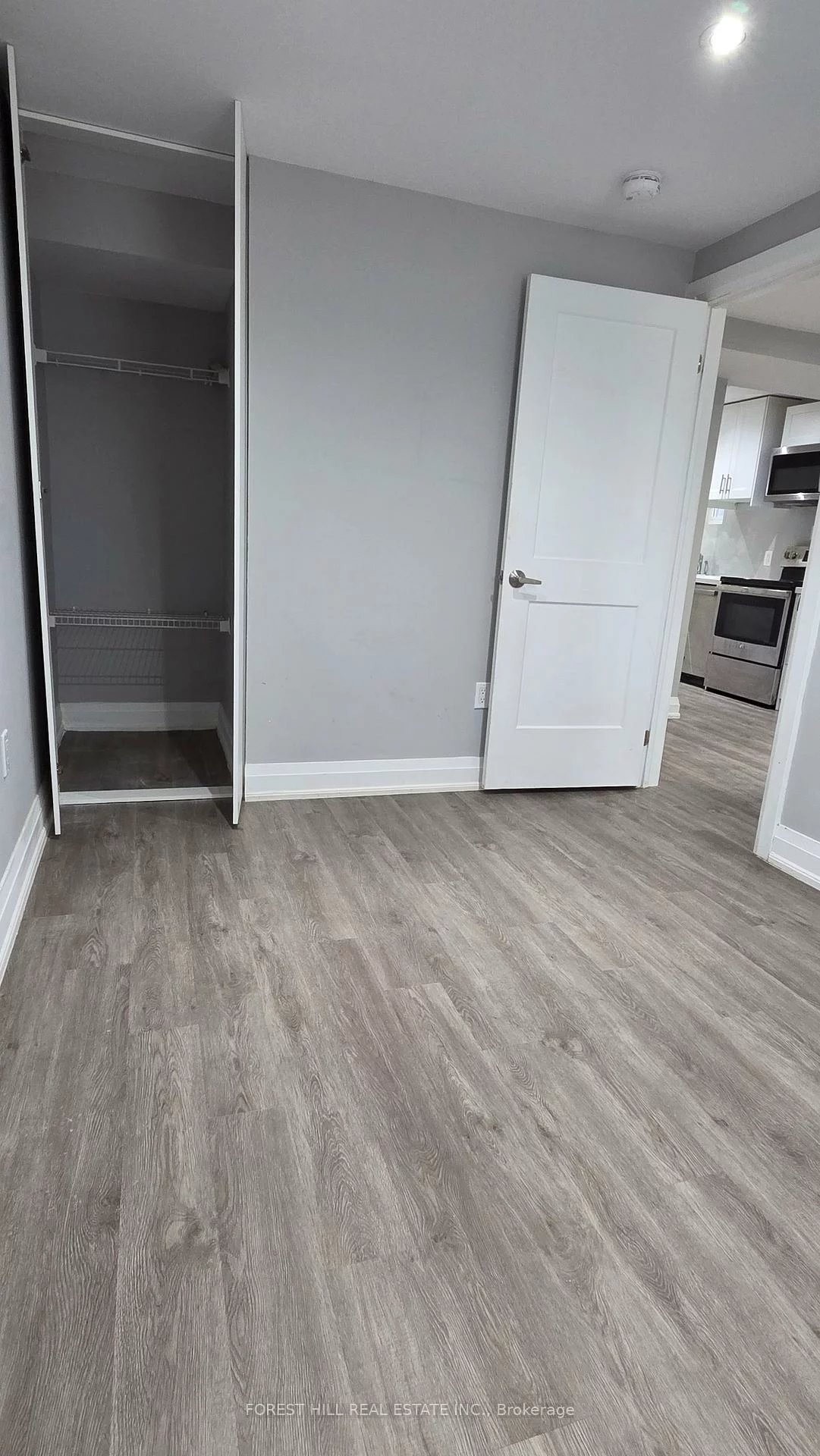 181, North Service, 1003 - CP College Park, Oakville