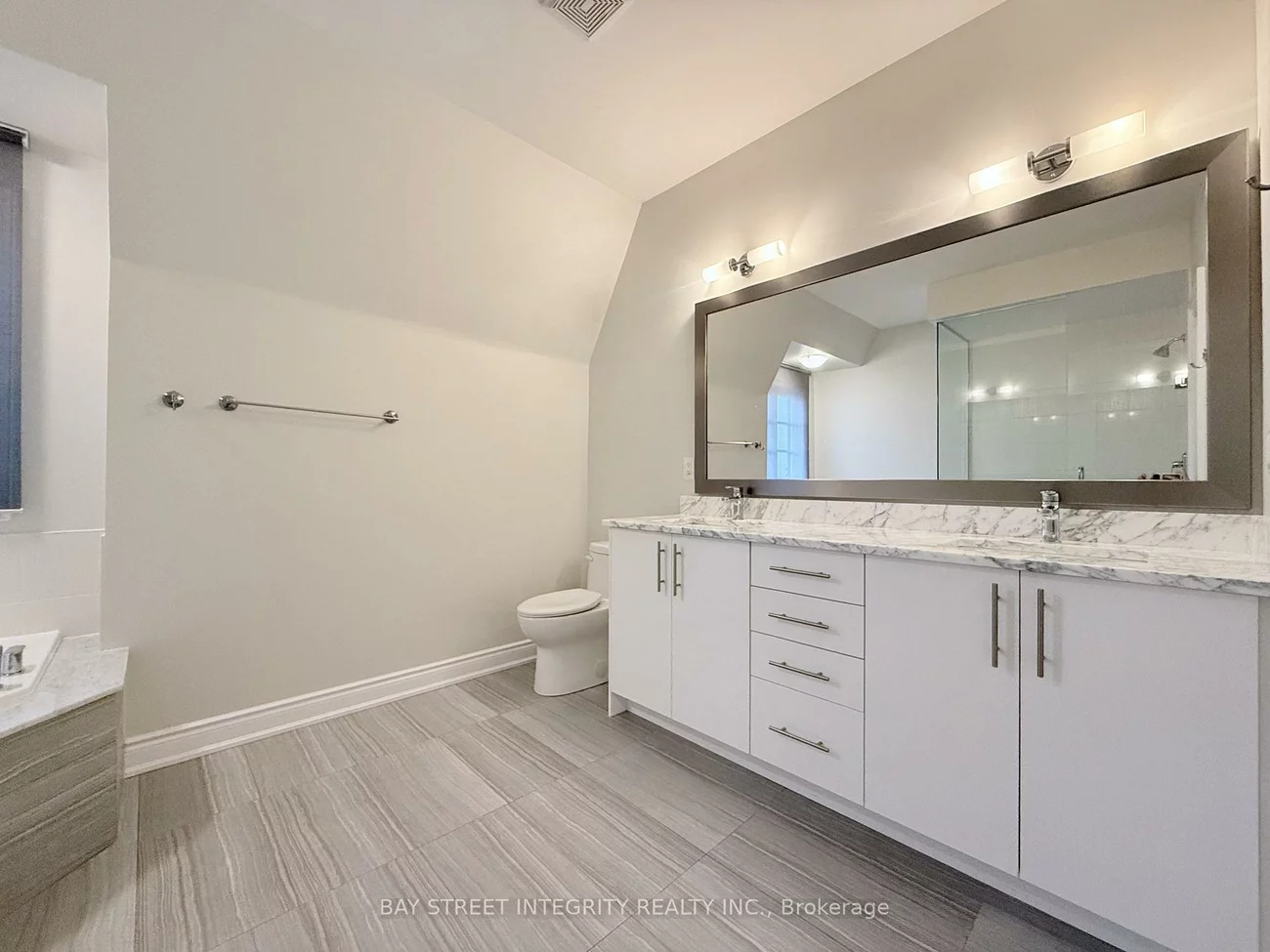 2160, Trafalgar, 1015 - RO River Oaks, Oakville