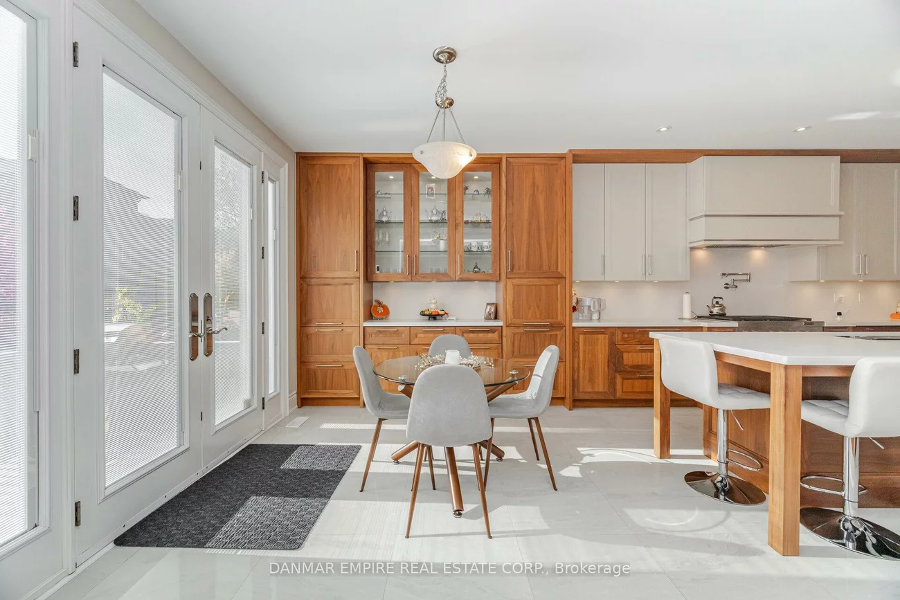 2118, Vineland, 1015 - RO River Oaks, Oakville