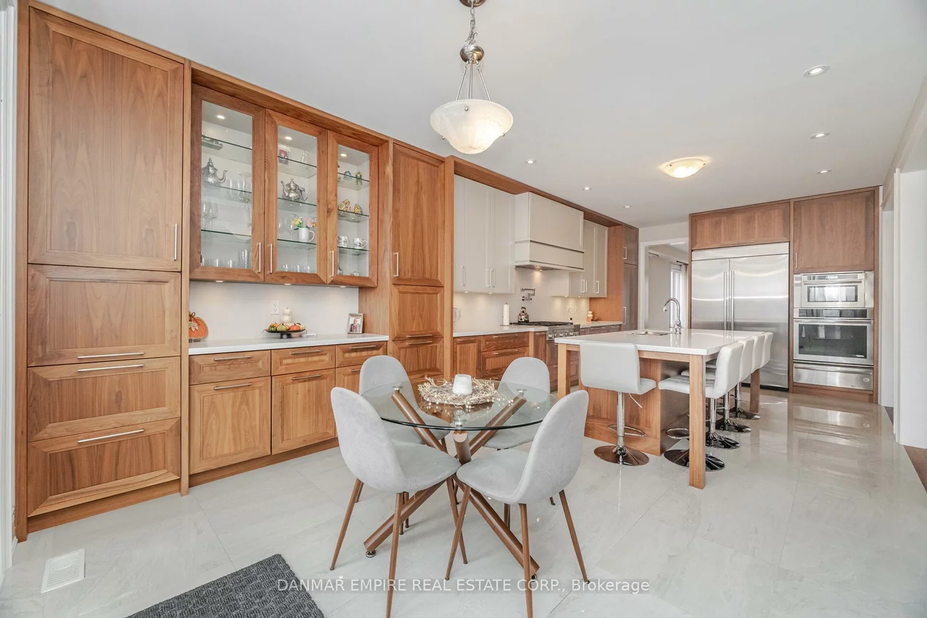 2118, Vineland, 1015 - RO River Oaks, Oakville