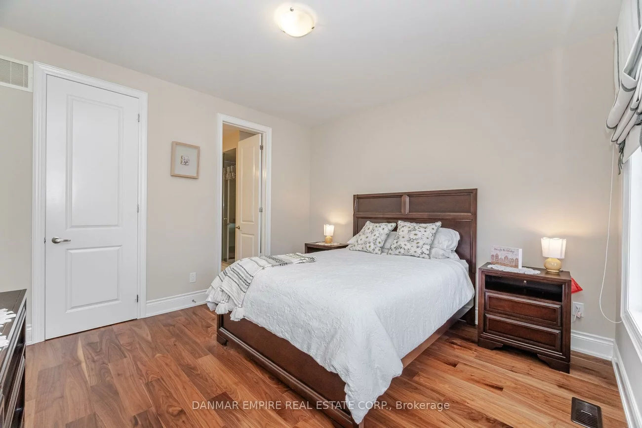 2118, Vineland, 1015 - RO River Oaks, Oakville