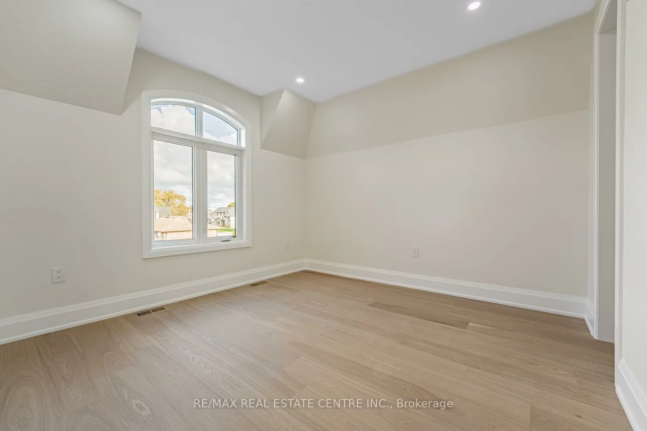 368, Weighton, 1020 - WO West, Oakville