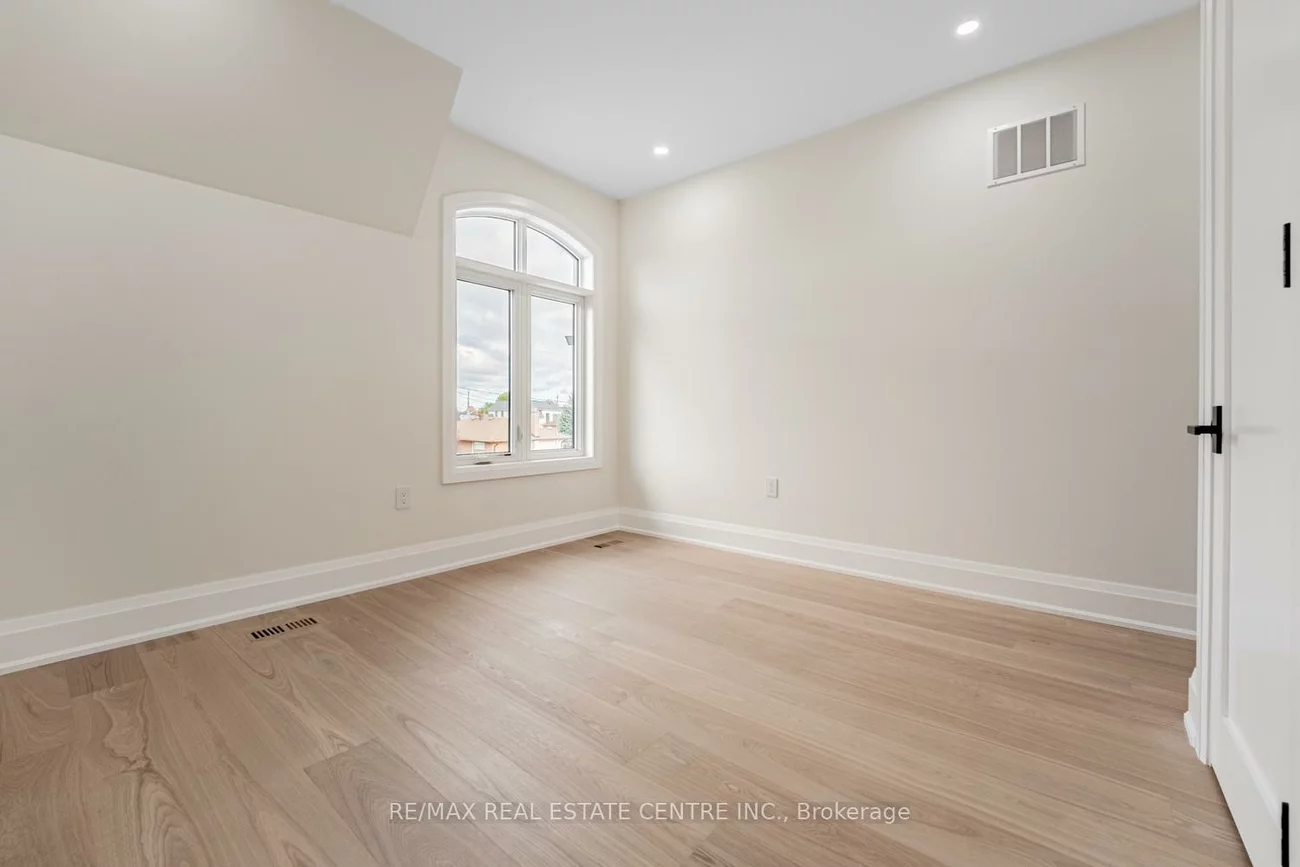 368, Weighton, 1020 - WO West, Oakville