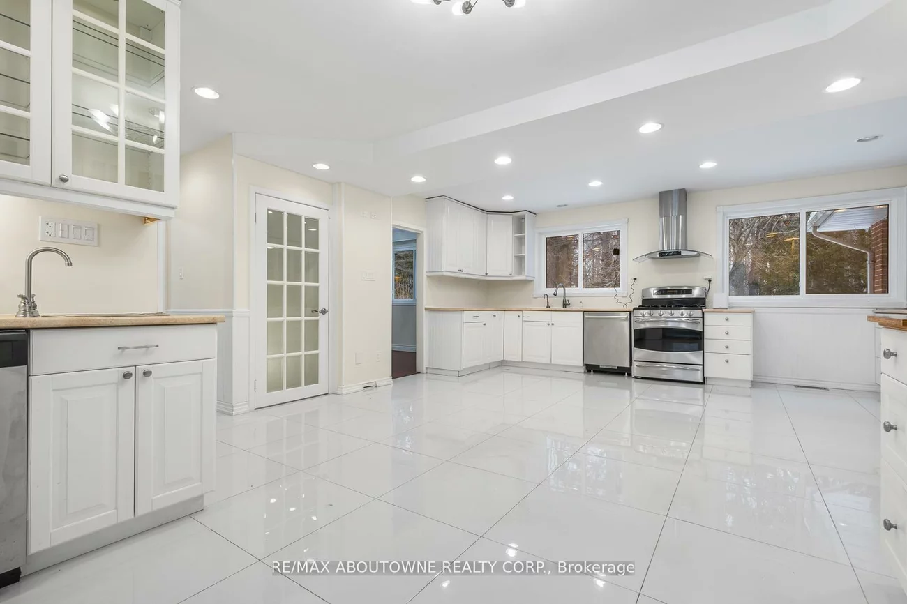 145, Wolfdale, 1017 - SW Southwest, Oakville