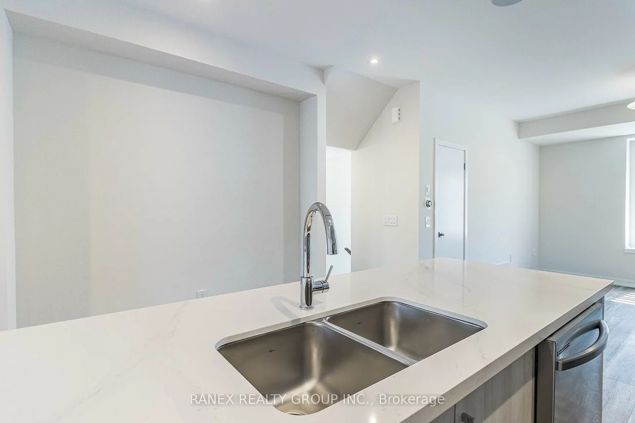 1339, Kaniv, 1012 - NW Northwest, Oakville