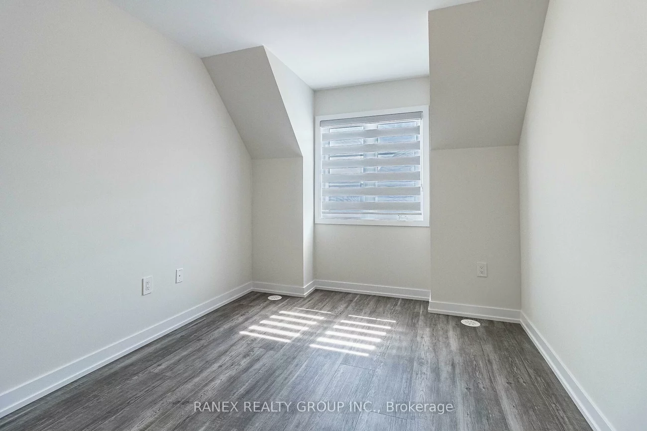 1339, Kaniv, 1012 - NW Northwest, Oakville