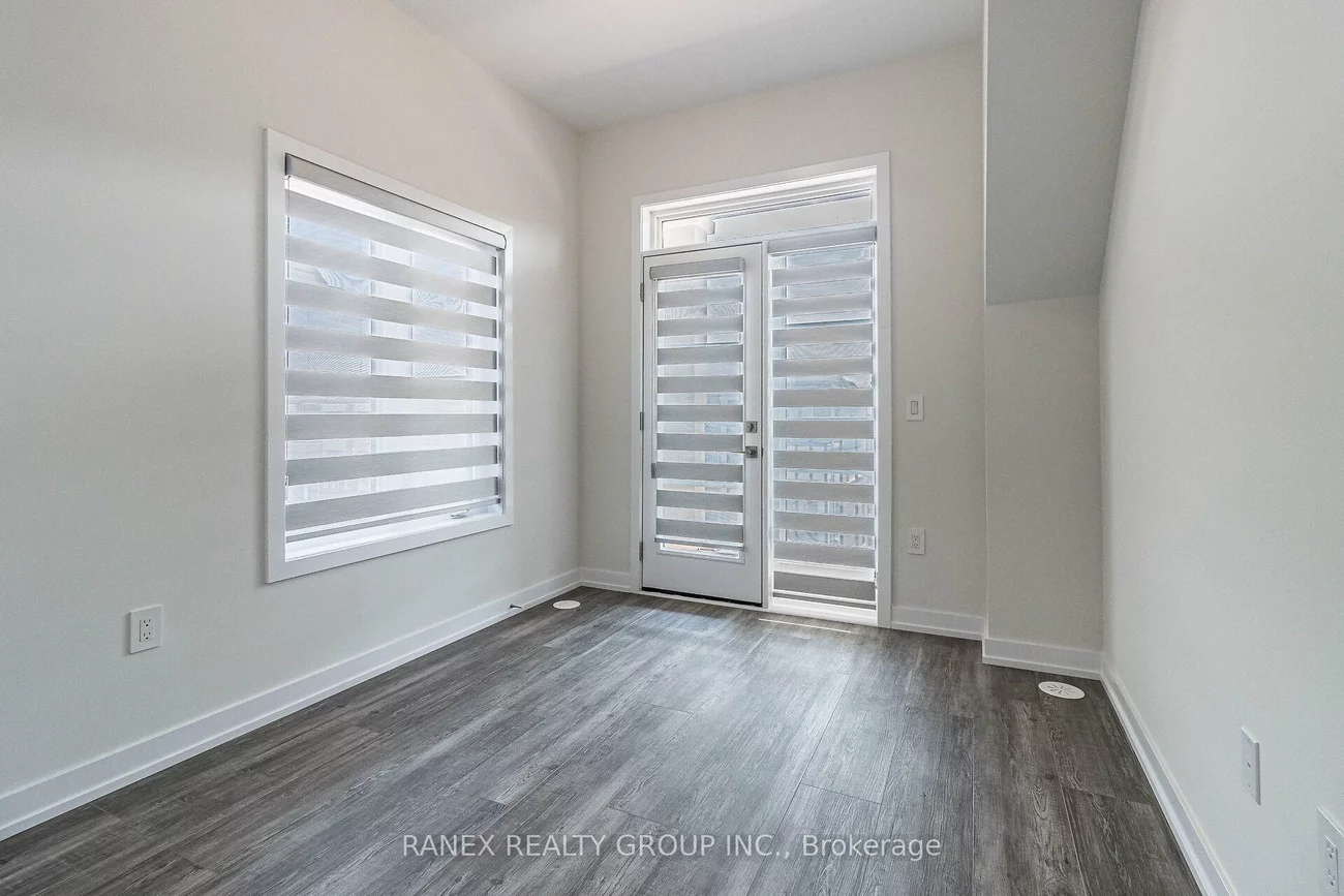 1339, Kaniv, 1012 - NW Northwest, Oakville