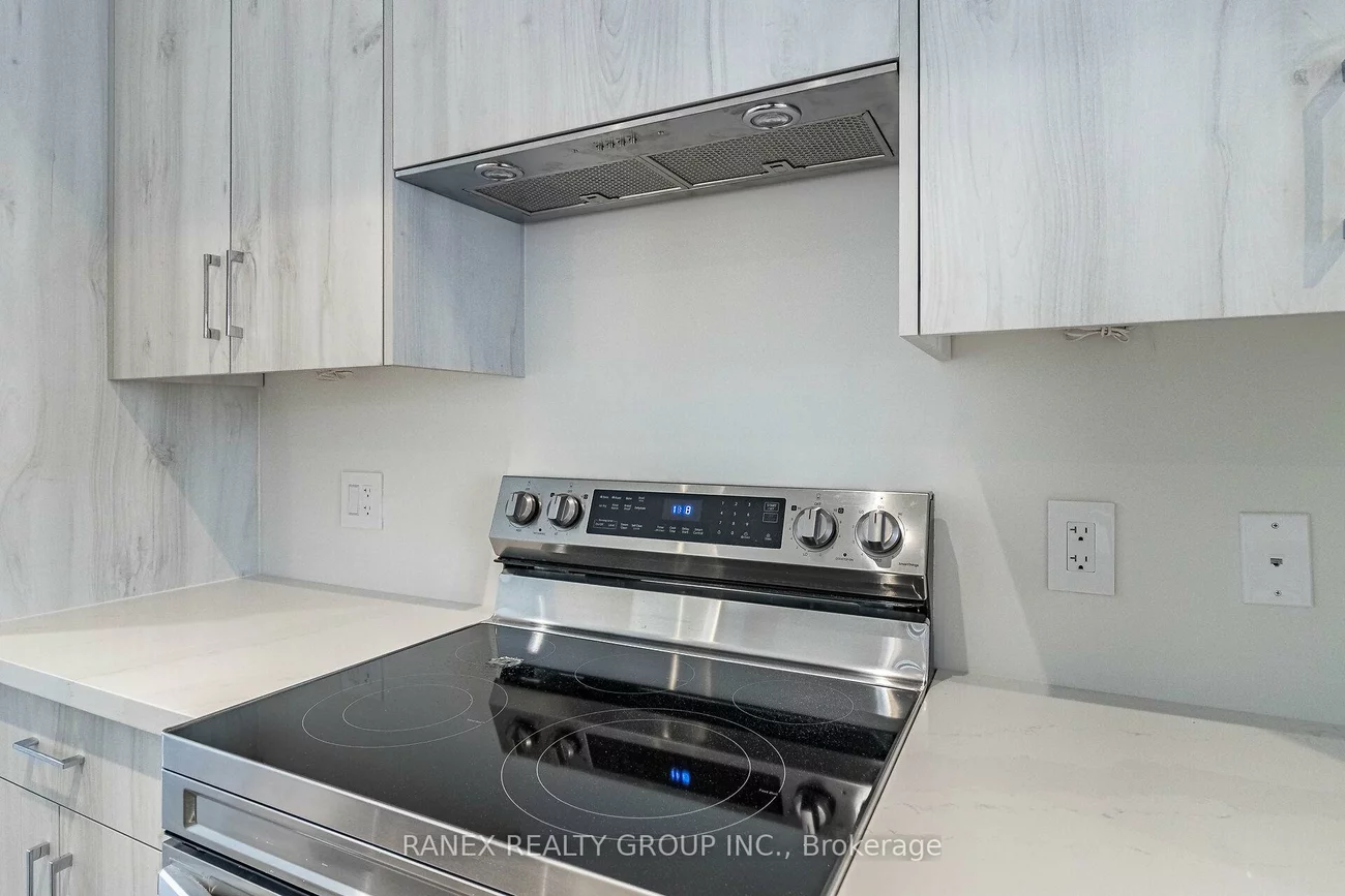 1339, Kaniv, 1012 - NW Northwest, Oakville