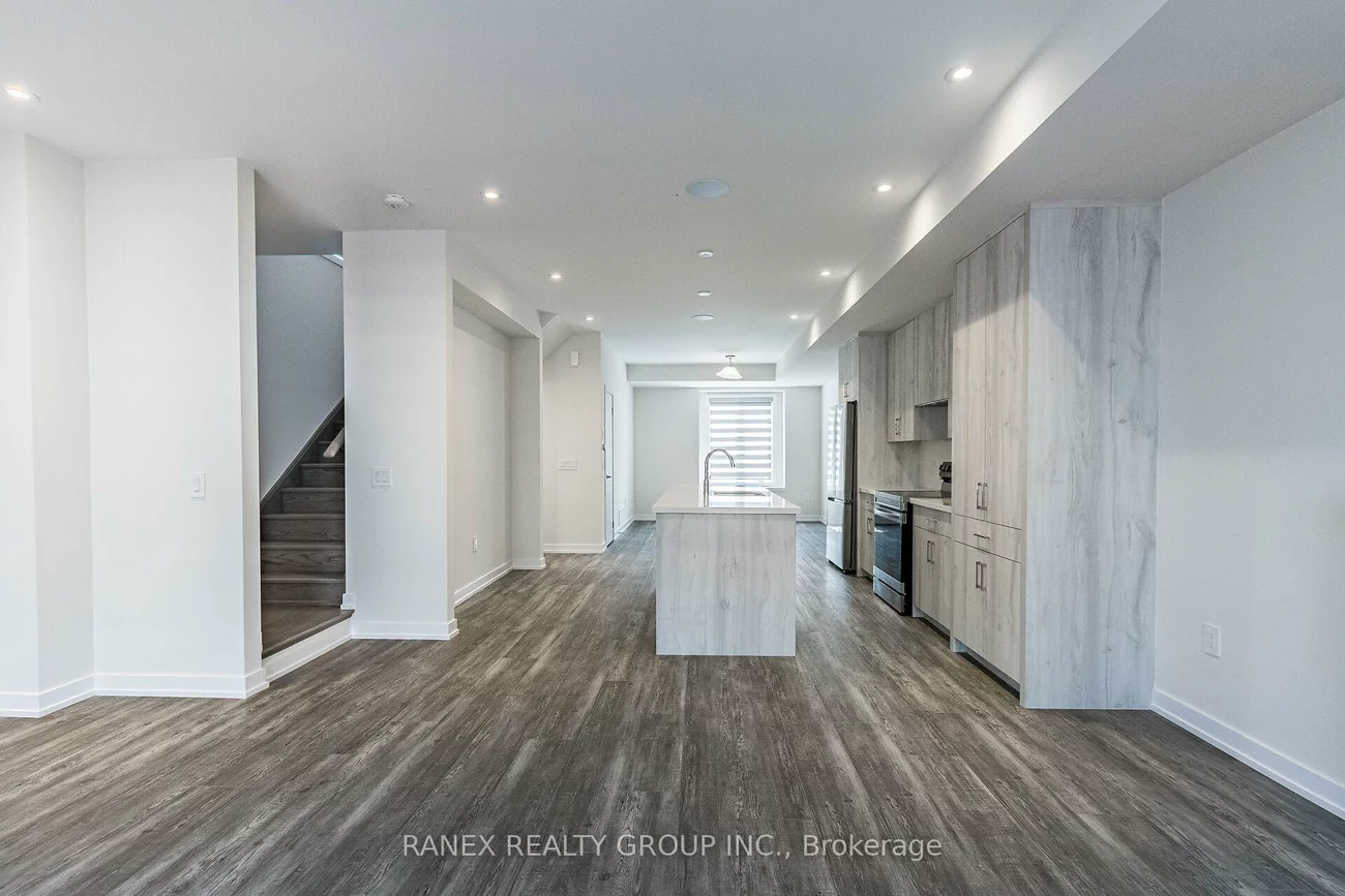 1339, Kaniv, 1012 - NW Northwest, Oakville