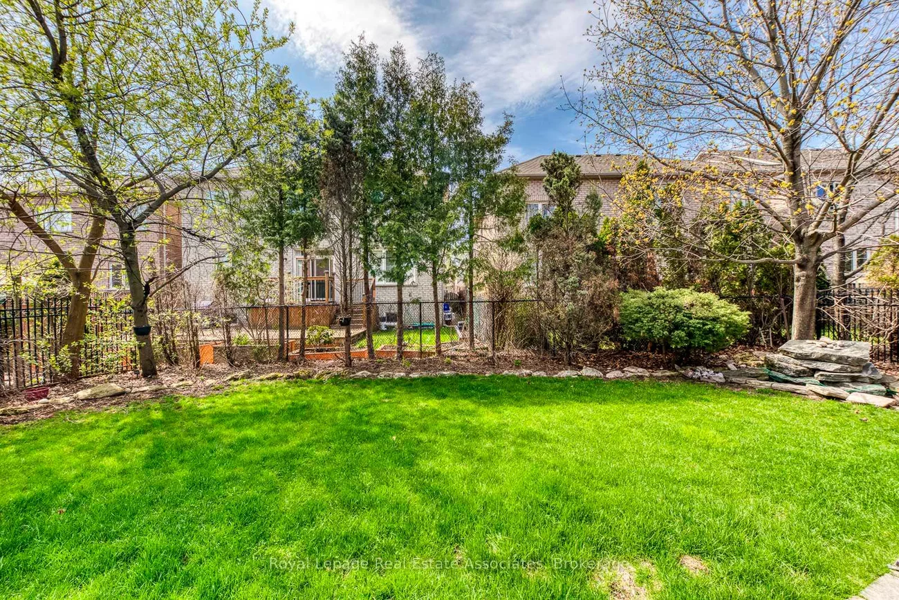 3349, Springflower, 1001 - BR Bronte, Oakville