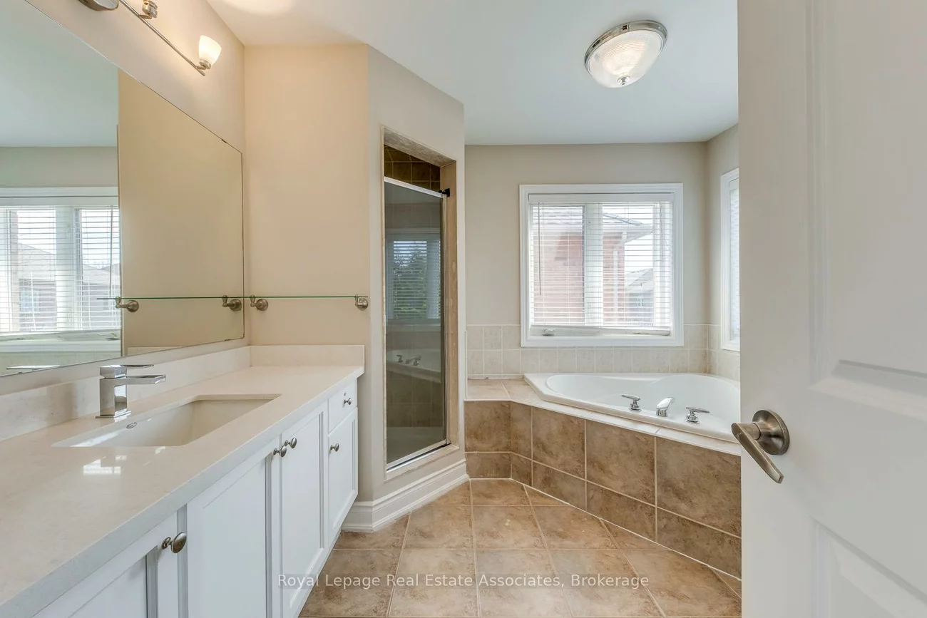 3349, Springflower, 1001 - BR Bronte, Oakville