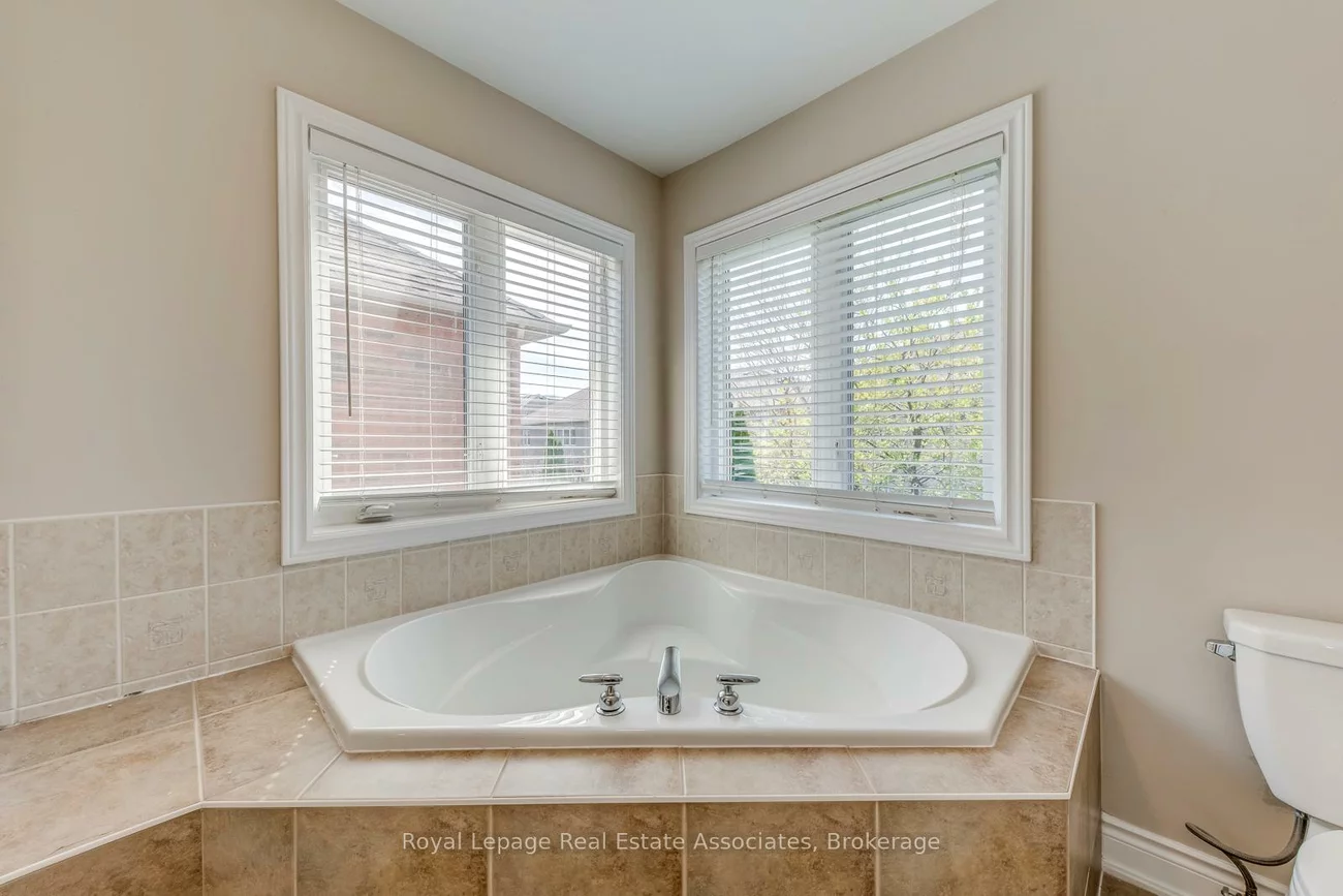 3349, Springflower, 1001 - BR Bronte, Oakville