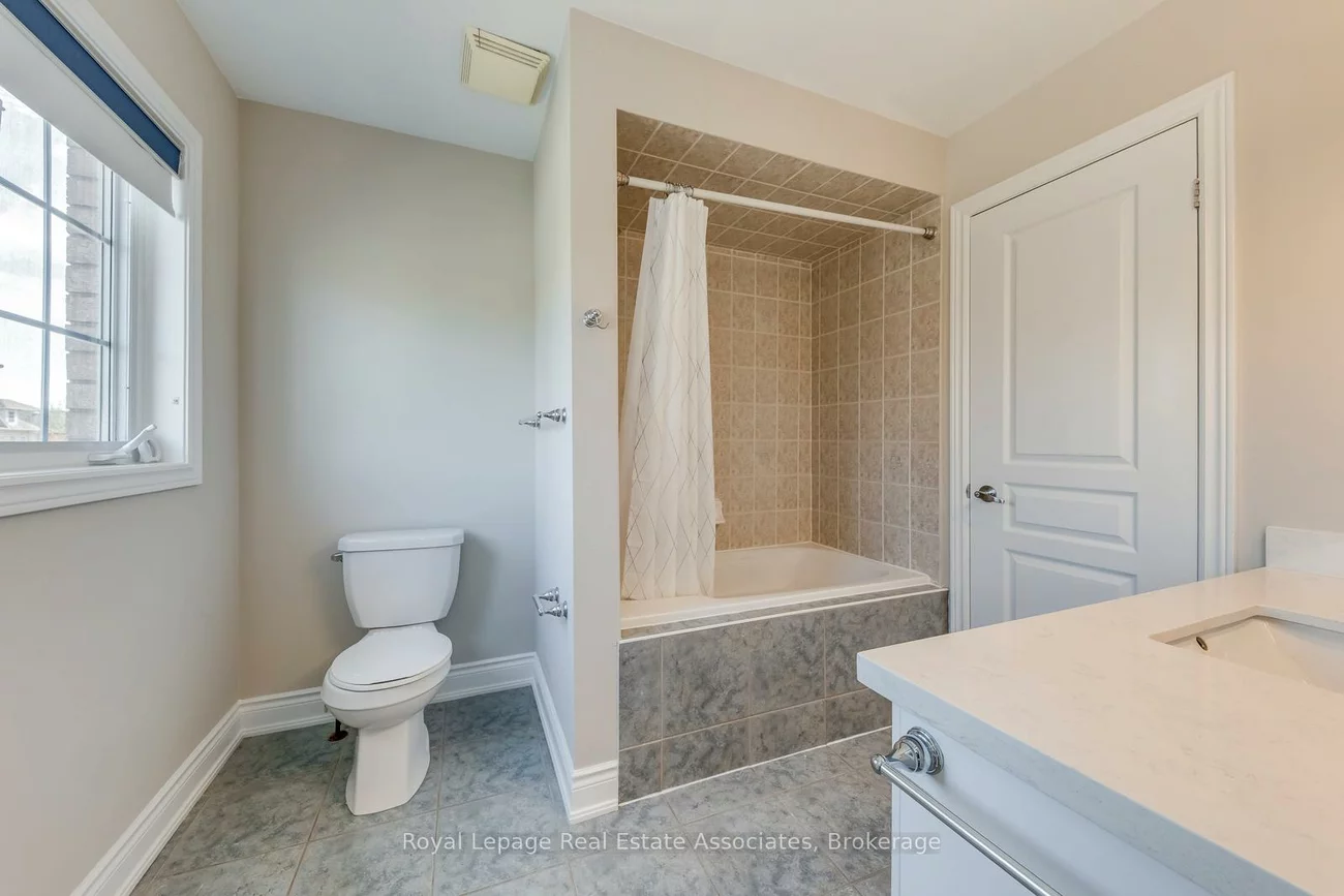 3349, Springflower, 1001 - BR Bronte, Oakville