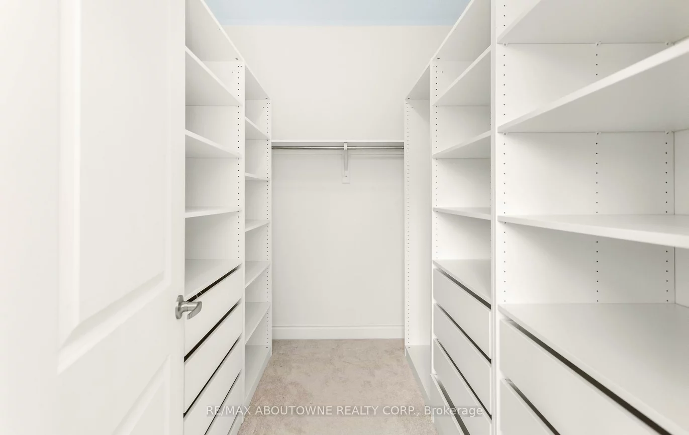 3294, Millicent, 1008 - GO Glenorchy, Oakville