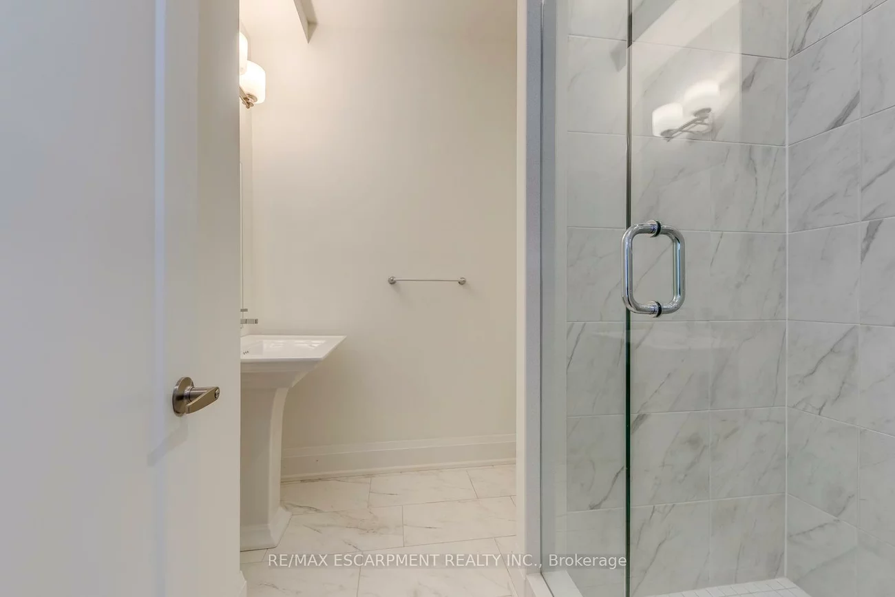 3323, Azam, 1008 - GO Glenorchy, Oakville