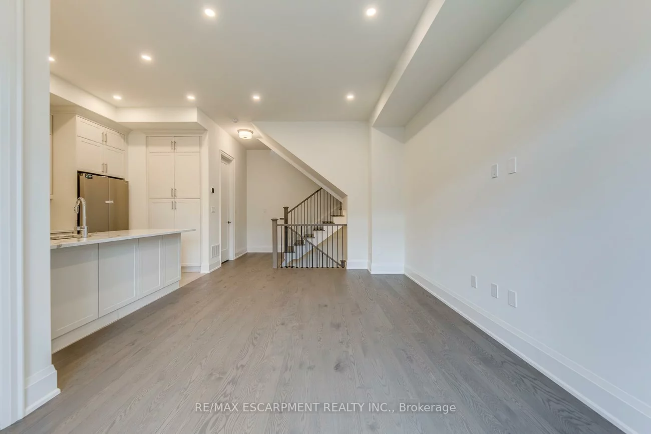 3323, Azam, 1008 - GO Glenorchy, Oakville