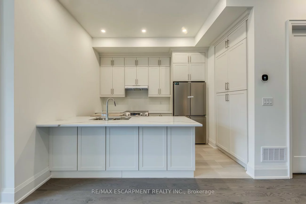 3323, Azam, 1008 - GO Glenorchy, Oakville